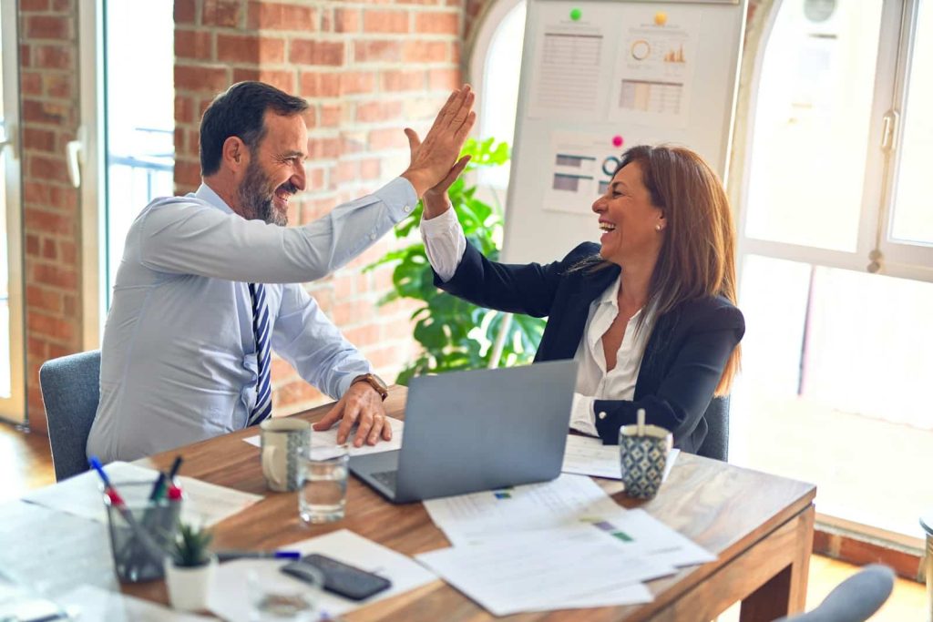 formation en ligne vs présentiel efficacité de la formation à distance est-ce que le e-learning est efficace ? apprendre à distance ou en salle ? formation transport en ligne ou en centre